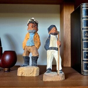 Pair of Hand-Carved Wooden Sailor Figurines – Nautical Folk Art Décor